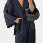 Volkhild – Lockeres Wickeloberteil & weite Hose Set von Amora Bern, Ansicht 6