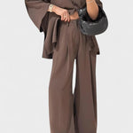 Volkhild – Lockeres Wickeloberteil & weite Hose Set von Amora Bern