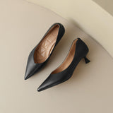 Jutta – Spitze Pumps mit niedrigem Absatz von Amora Bern, Ansicht 11
