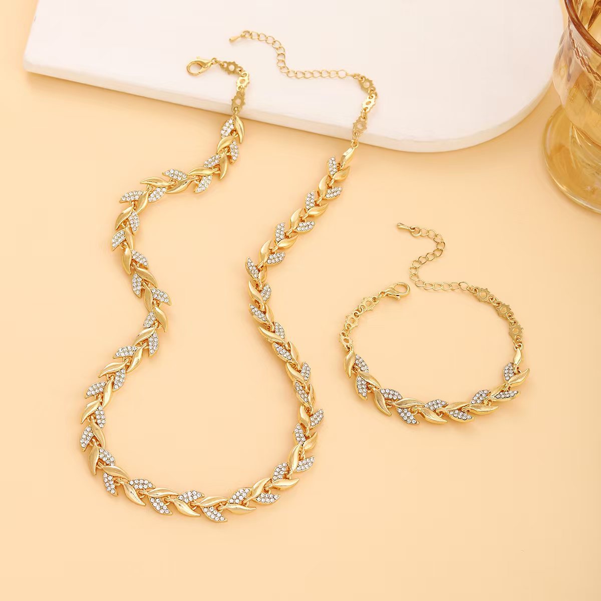 Julia™ | Set Halskette und elegantes Armband