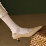 Jutta – Spitze Pumps mit niedrigem Absatz von Amora Bern