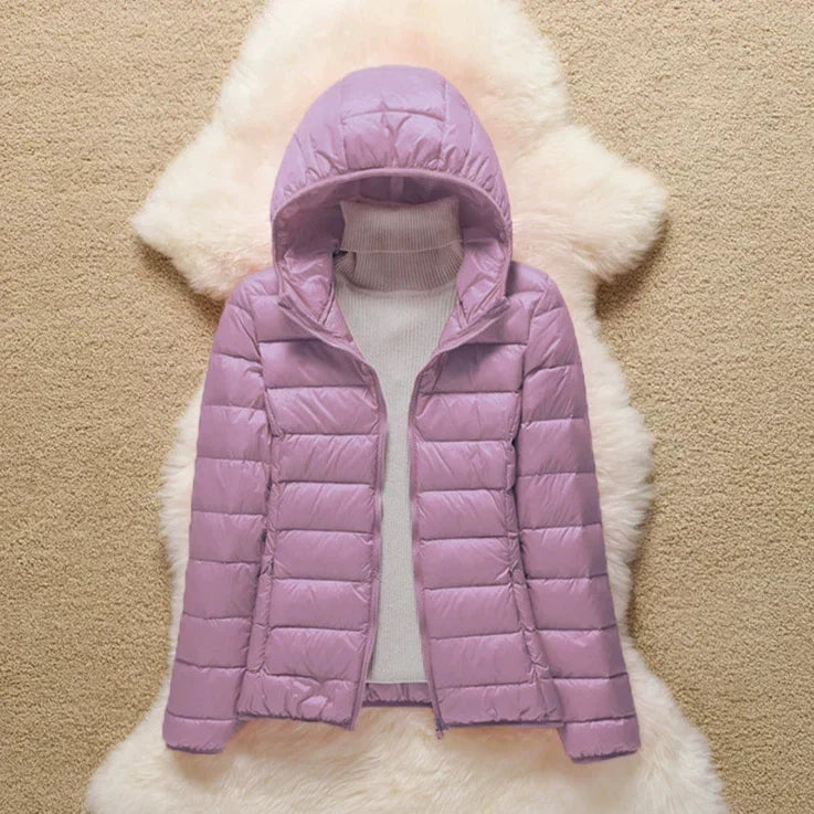 Friedrun – Übergangsjacke in Violett von Amora Bern, Ansicht 3