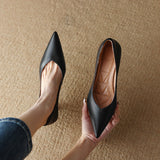 Jutta – Spitze Pumps mit niedrigem Absatz von Amora Bern, Ansicht 8