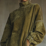 Greta™ | Velourskleid mit hohem Kragen und Fransen
