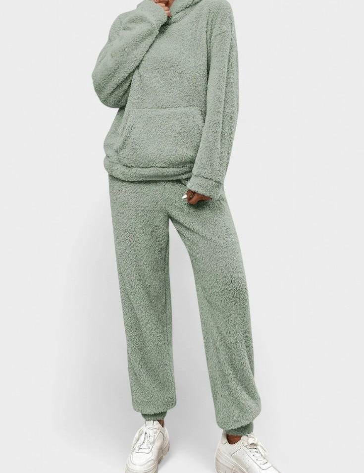 Jutgard – Teddy-Kapuzenpullover & Hose Set von Amora Bern