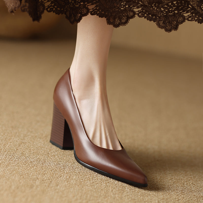 Liselotte – Spitze Pumps mit breitem Blockabsatz von Amora Bern, Ansicht 4