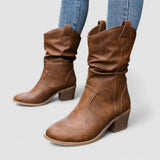 Gundrada – Stiefel mit gerafftem Schaft und Absatz von Amora Bern, Ansicht 3