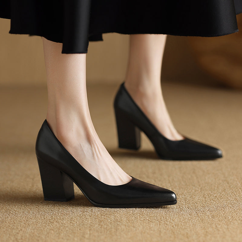 Liselotte – Spitze Pumps mit breitem Blockabsatz von Amora Bern, Ansicht 2