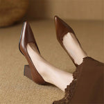 Liselotte – Spitze Pumps mit breitem Blockabsatz von Amora Bern, Ansicht 3