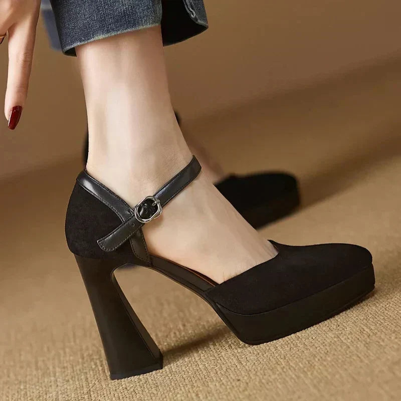 Zäzilia – Pumps mit Knöchelriemen und Blockabsatz von Amora Bern, Ansicht 9