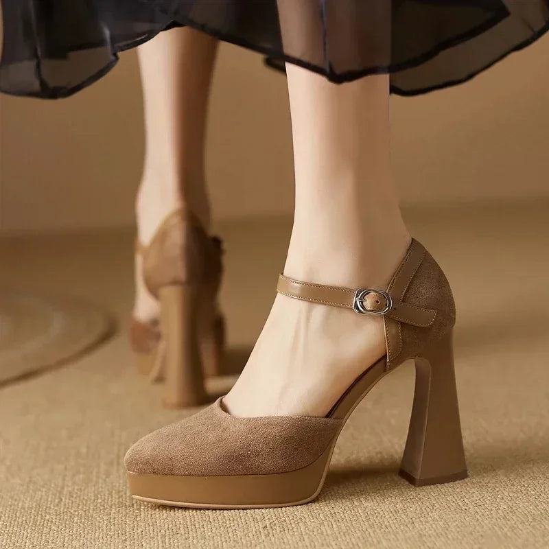 Zäzilia – Pumps mit Knöchelriemen und Blockabsatz von Amora Bern, Ansicht 6