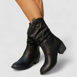 Gundrada – Stiefel mit gerafftem Schaft und Absatz von Amora Bern, Ansicht 2