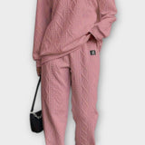Hadwiga – Zopfmusterpullover & Hose Set von Amora Bern, Ansicht 2