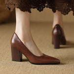 Liselotte – Spitze Pumps mit breitem Blockabsatz von Amora Bern