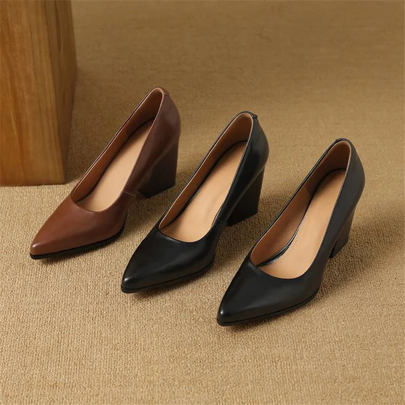 Liselotte – Spitze Pumps mit breitem Blockabsatz von Amora Bern, Ansicht 13