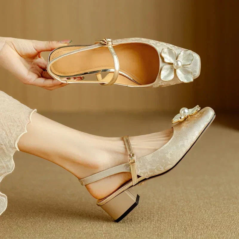Rosamunde – Slingpumps mit Blütenapplikation von Amora Bern, Ansicht 2