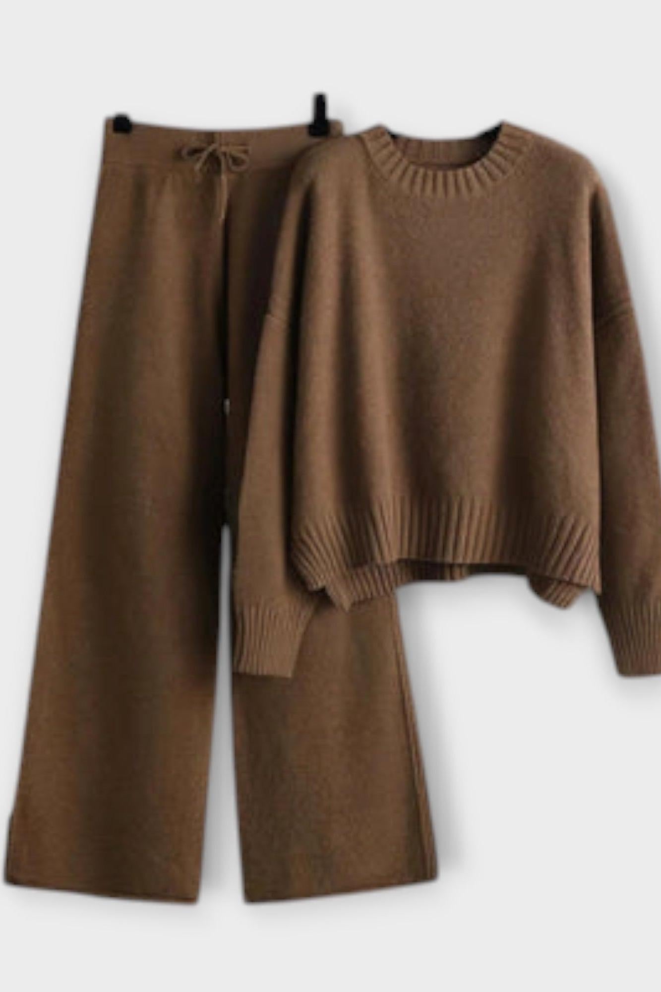 Irmelinde – Rollkragen-Strickpullover & Hose Set von Amora Bern, Ansicht 2
