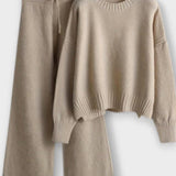 Irmelinde – Rollkragen-Strickpullover & Hose Set von Amora Bern, Ansicht 3