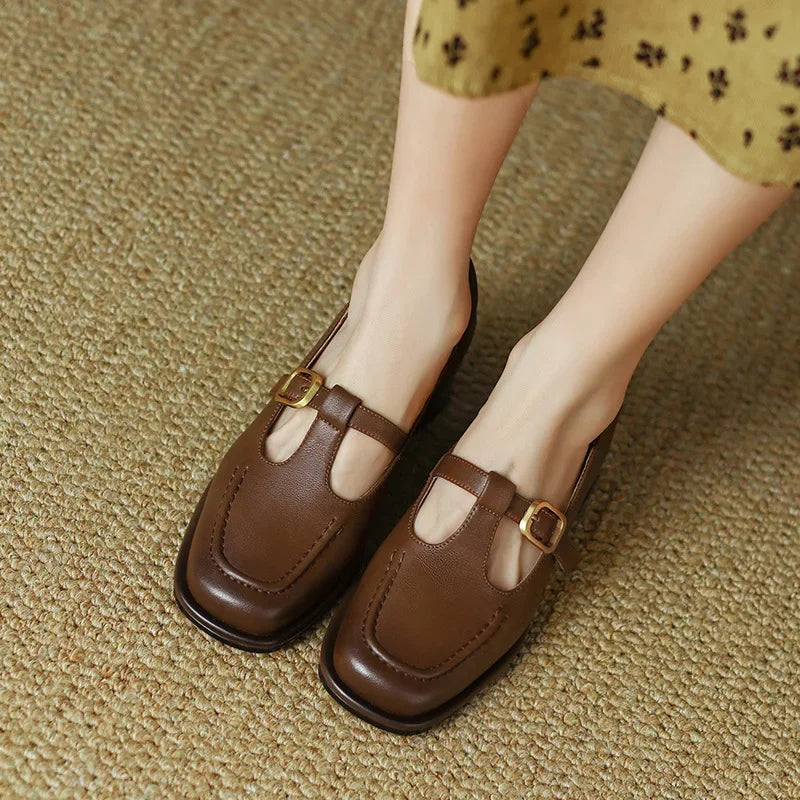 Emilia – T-Steg-Schuhe im Vintage-Stil von Amora Bern