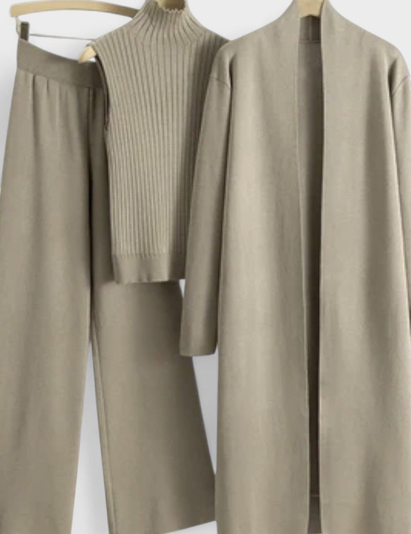 Isgard – Dreiteiliges Rippstrick-Set mit Hose von Amora Bern