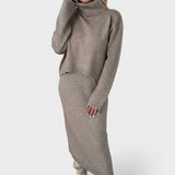 Albrun – Strickpullover mit Rollkragen & Maxirock Set von Amora Bern