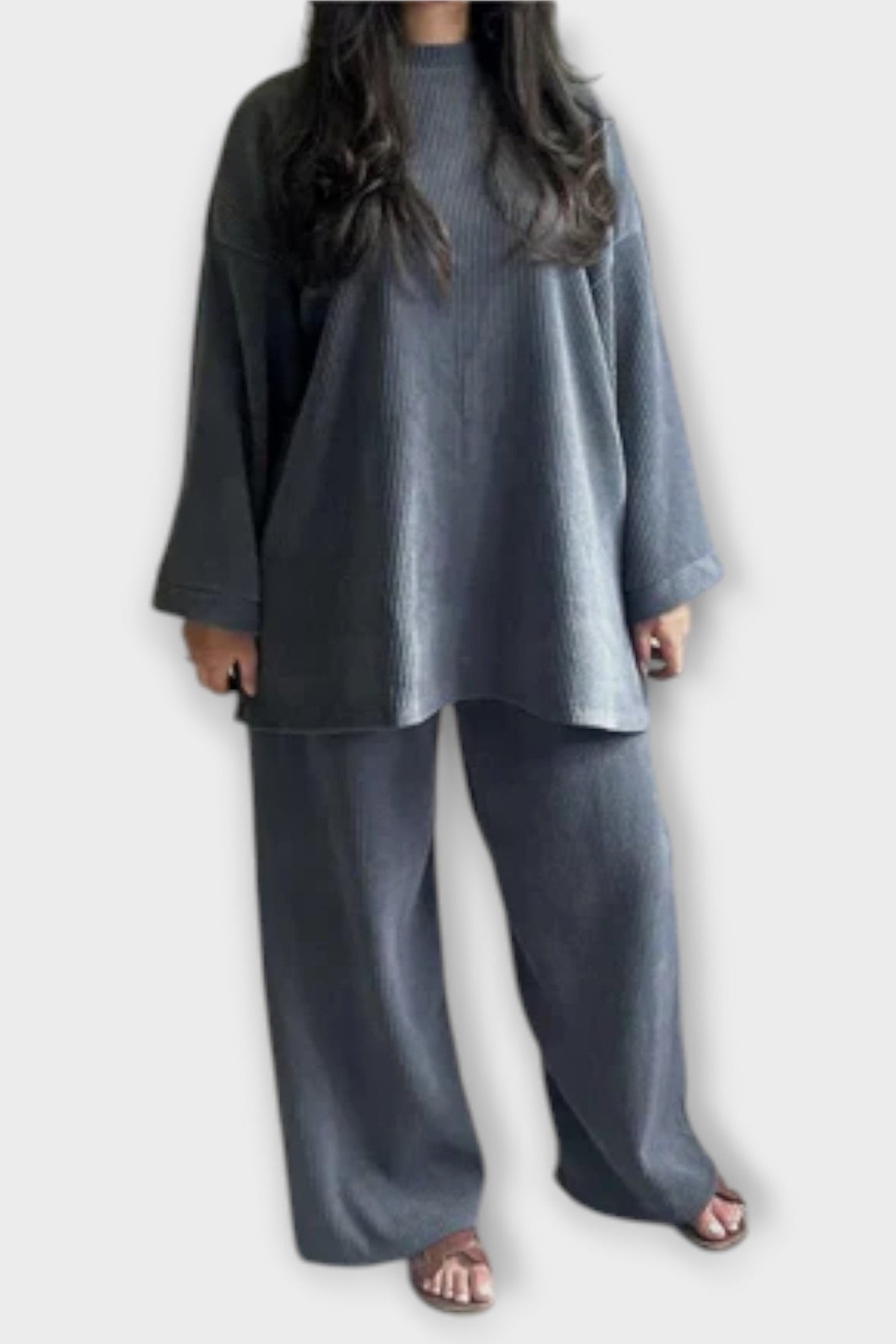 Sunhild – Oversize-Langarm-Oberteil & weite Hose Set von Amora Bern, Ansicht 4