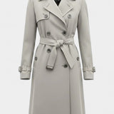 Perpetua – Zweireihiger Trenchcoat mit Gürtel von Amora Bern, Ansicht 12