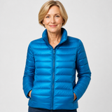 Ragnhild – Übergangsjacke in Himmelblau von Amora Bern