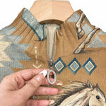 Brigitte – Strickjacke mit Pferde- und Kakteenmotiv von Amora Bern, Ansicht 3