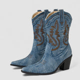 Gerberga – Bestickte Western-Stiefeletten in Denimoptik von Amora Bern, Ansicht 8