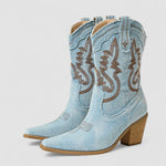Gerberga – Bestickte Western-Stiefeletten in Denimoptik von Amora Bern, Ansicht 5